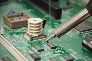 lemljenje elektronskih komponenti soldering electronic components
